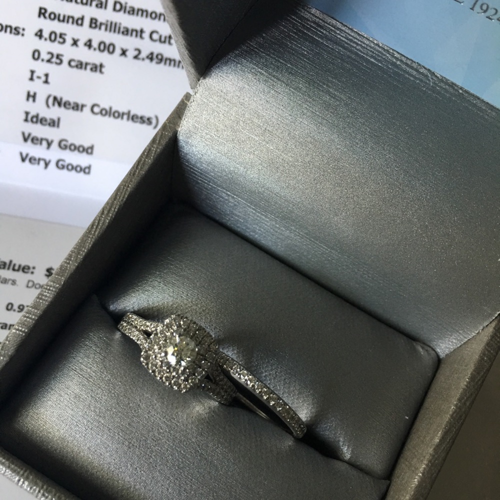 Zales celebration 1cwt Diamond 14k bridal set.